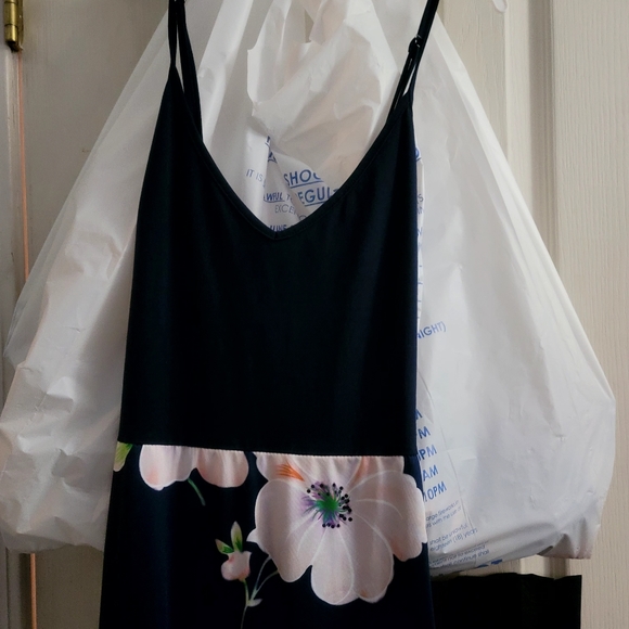 Dress - Picture 3 of 8